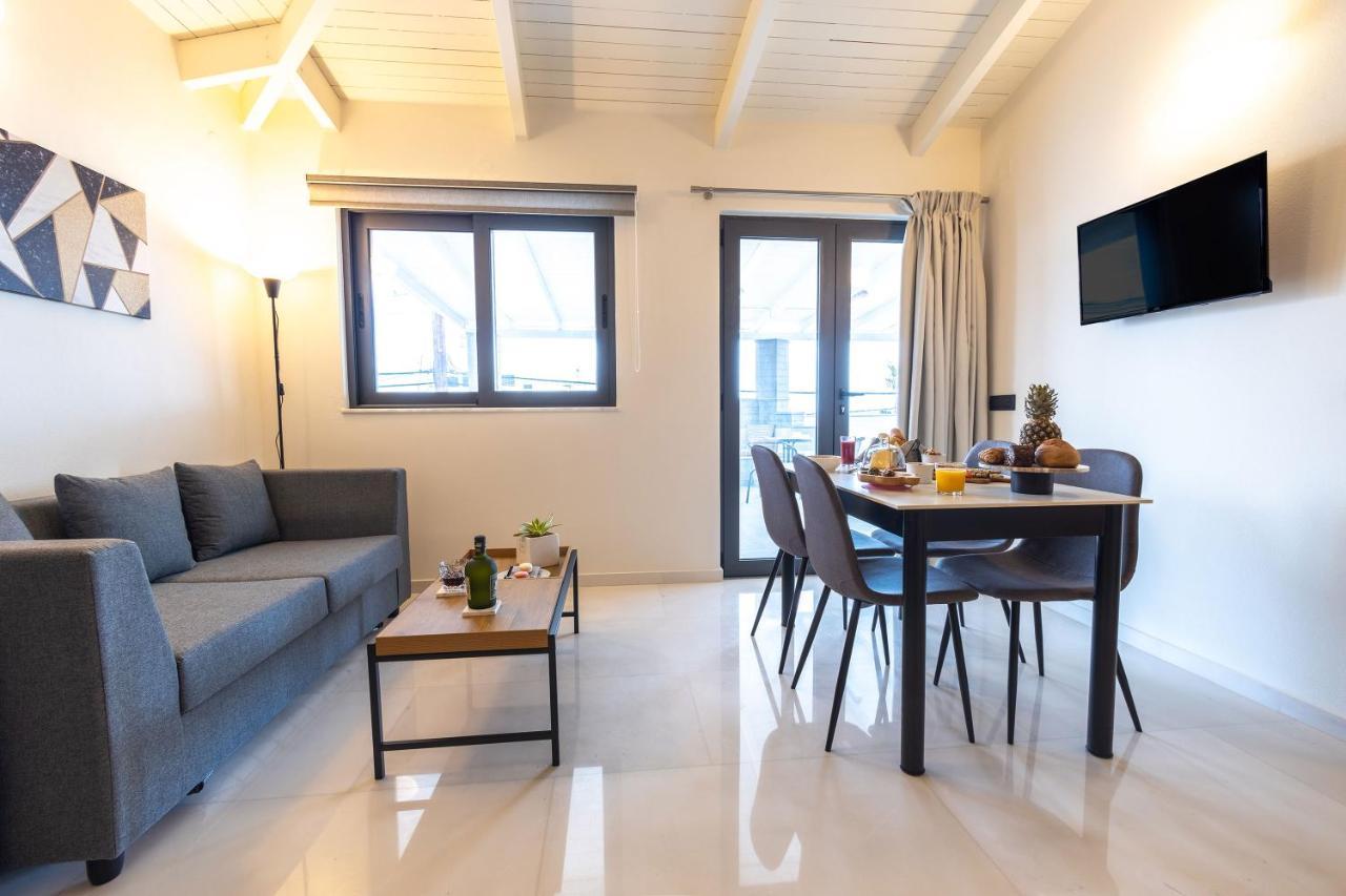 Astron Aparthotel By Estia อนาลิปซี ภายนอก รูปภาพ